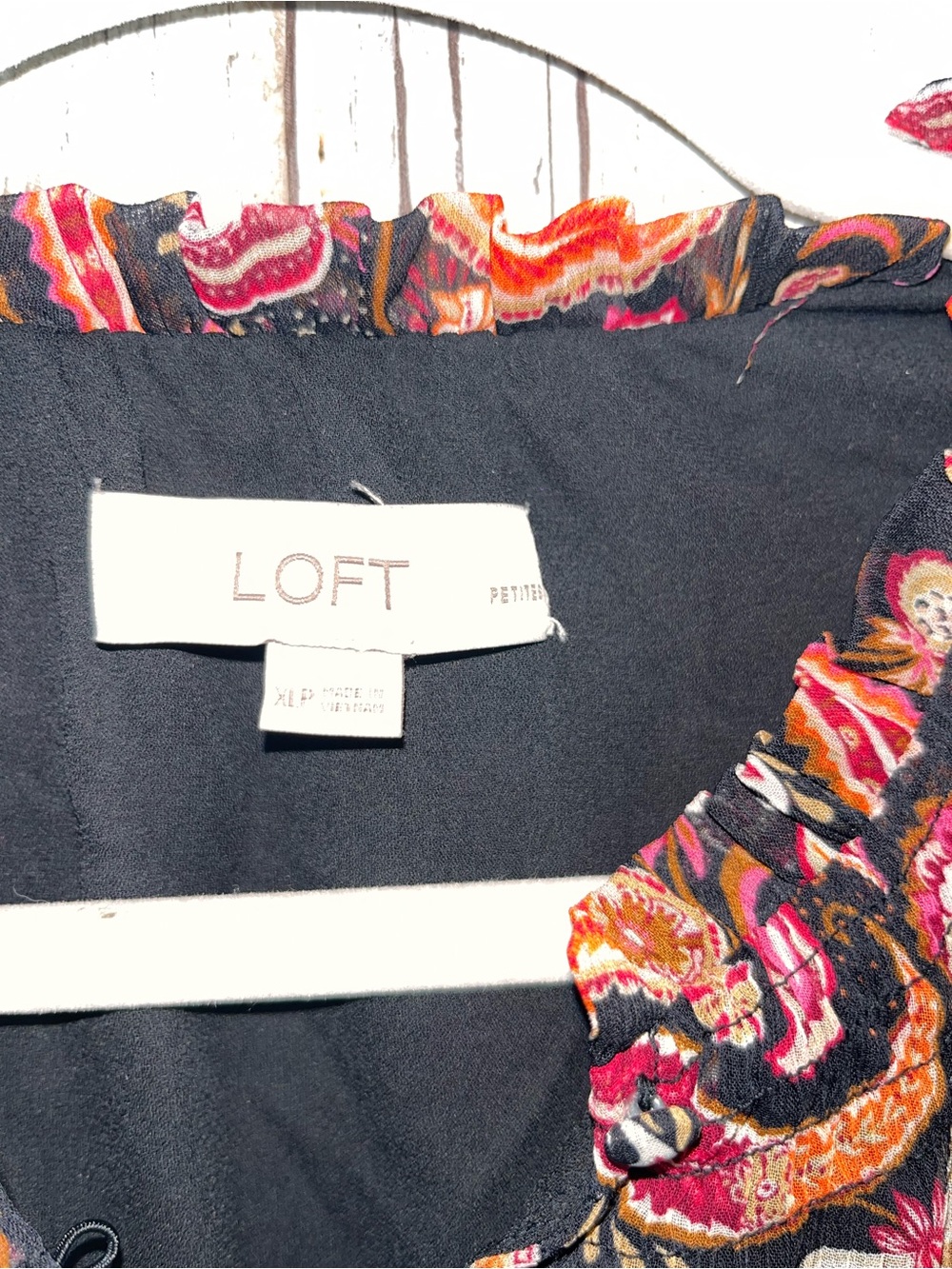 LOFT Petite Paisley Floral Ruffle Blouse Black Orange Pink XLP - Picture 6 of 6